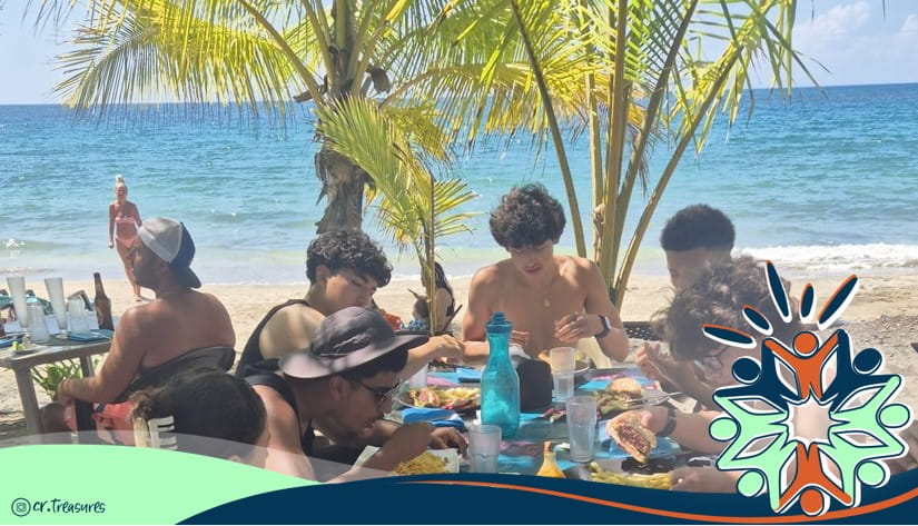 grupo estudiantes playa